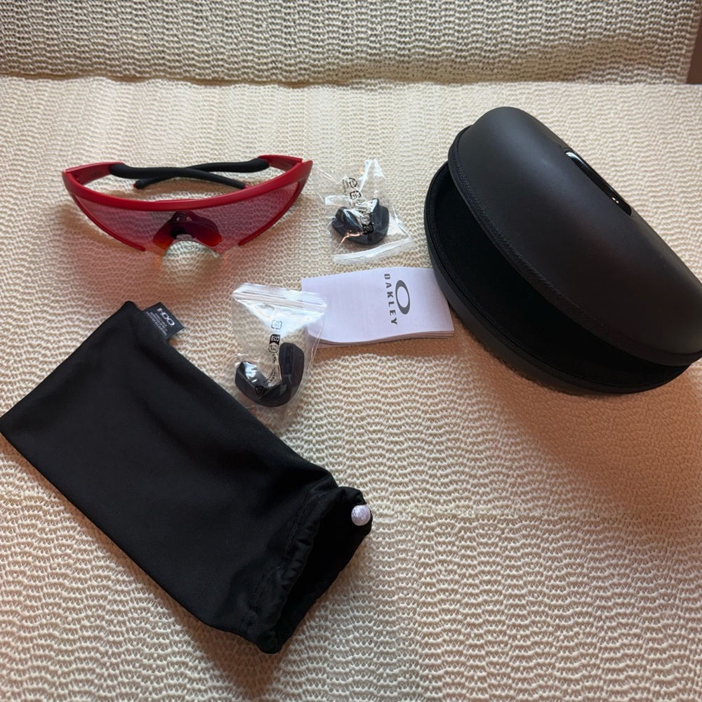 Oakley Men’s
009490 -0440 115 2N ELLIPSE Red and Black Sunglasses Set - Picture 5 of 16